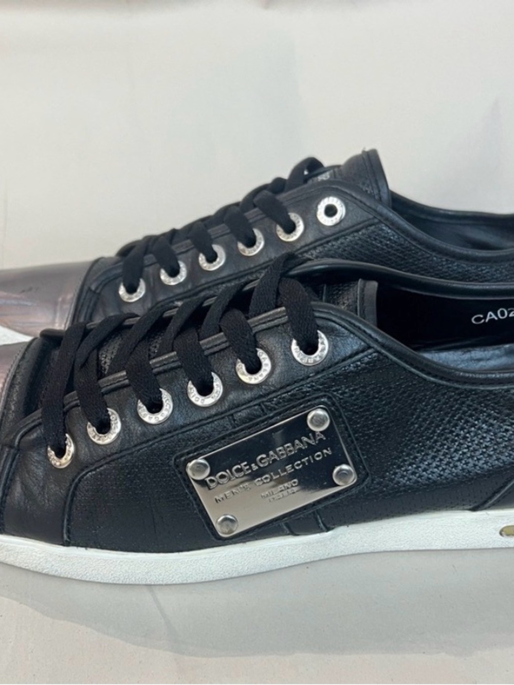 Dolce & Gabbana Black Leather Low-Top Sneakers with Silver Plaque